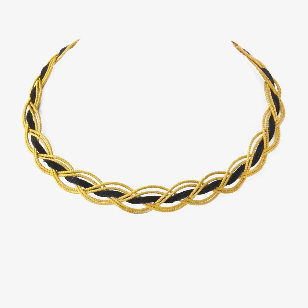 Raphael Necklace Black — gioiello in erba d'oro disegnato da Orit, intrecciato a mano nel Cerrado, Oroboros